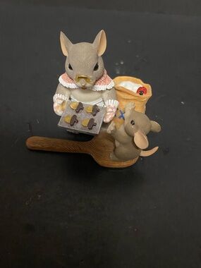 Collectible Figurine From FITZ & FLOYD , CUTE MICE BAKING FIGURINE